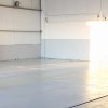 Полученное покрытие пола стойкое к ульрафиолету, агрессивным средам, истиранию и не пылит